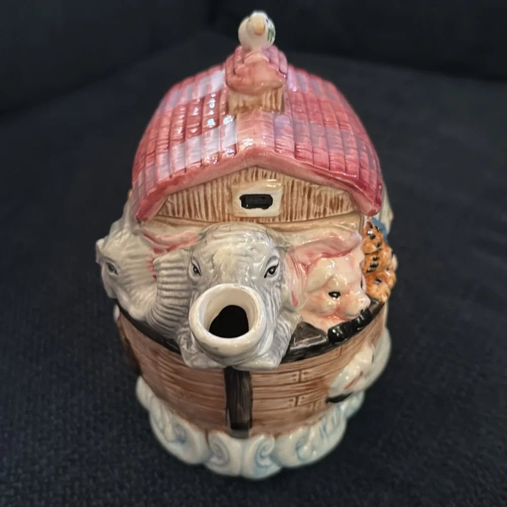 VTG Noah’s Ark teapot pitcher giraffe handle ceramic elephant‎ spout